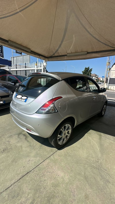 Lancia Ypsilon 1.2 69 CV 5 porte Gold (8)