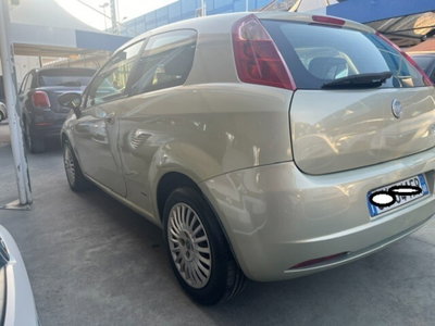 Fiat Grande Punto 1.3 MJT 75 CV 3 porte Dynamic (2)