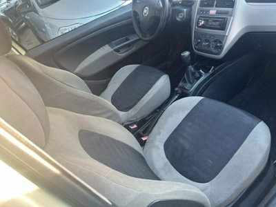 Fiat Grande Punto 1.3 MJT 75 CV 3 porte Dynamic (6)