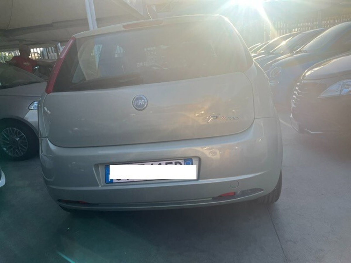 Fiat Grande Punto 1.3 MJT 75 CV 3 porte Dynamic (7)