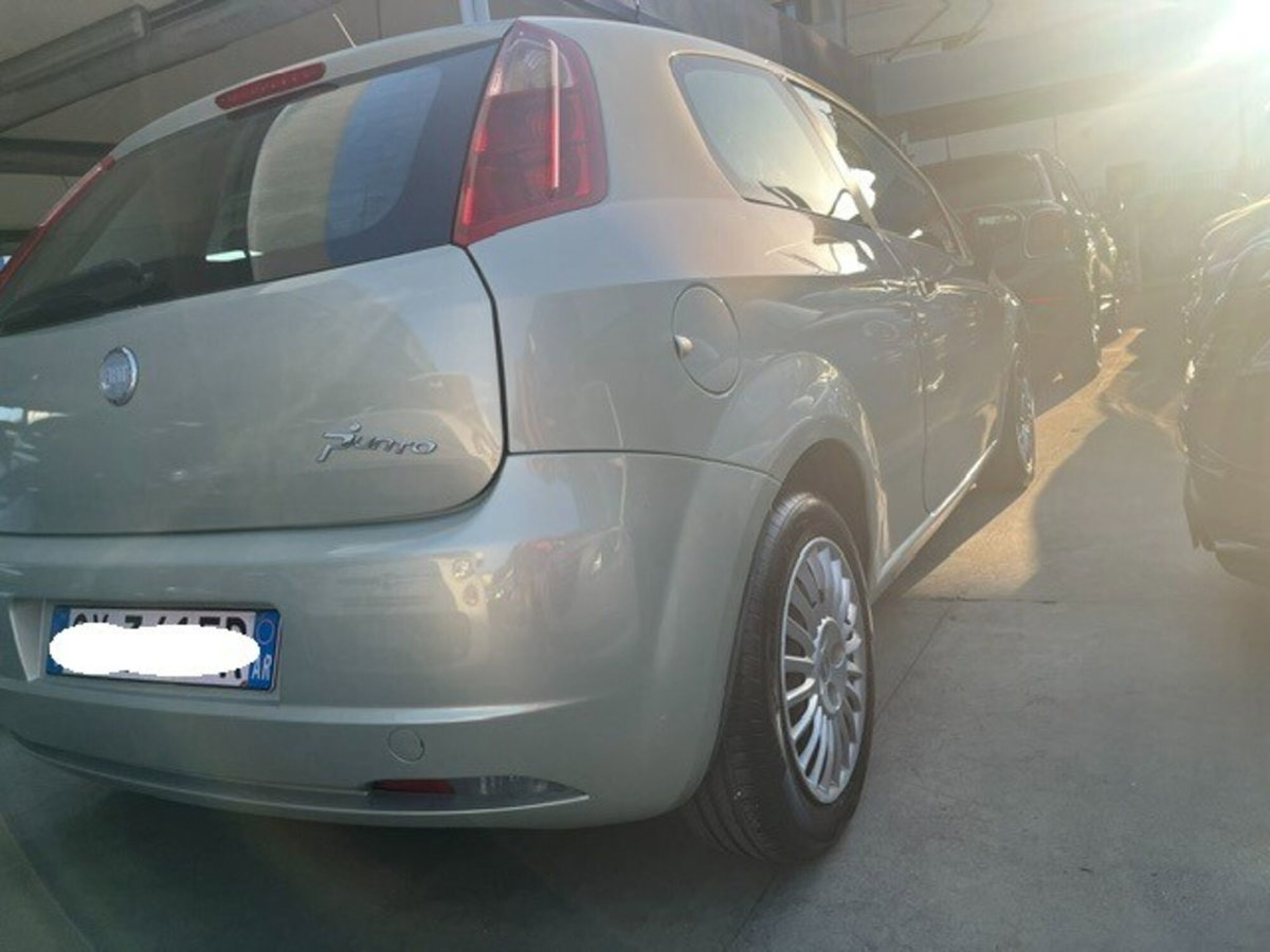 Fiat Grande Punto 1.3 MJT 75 CV 3 porte Dynamic (8)