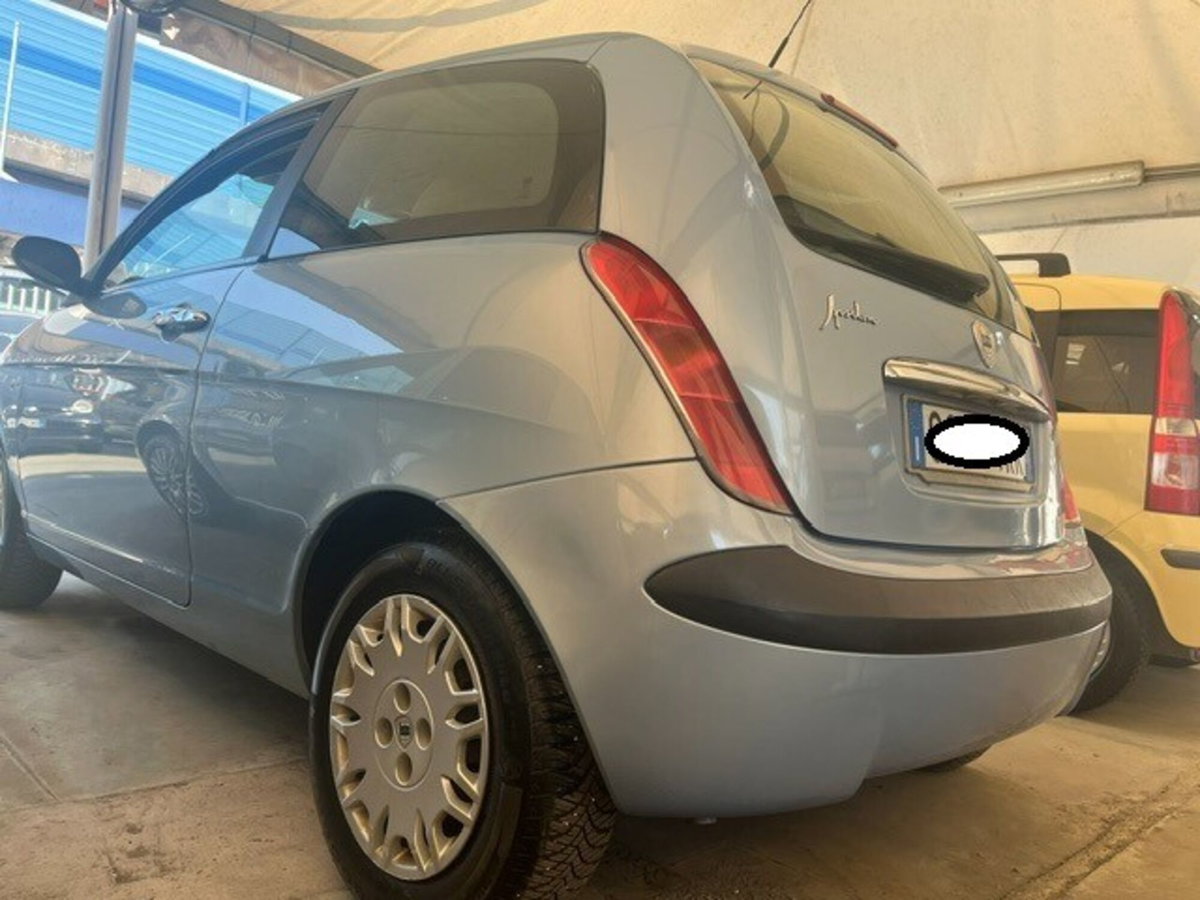 Lancia Ypsilon 1.2 Argento (3)