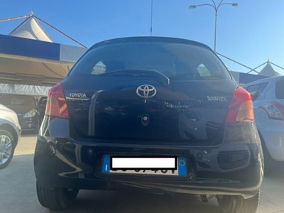 Toyota Yaris 1.0 5 porte (2)