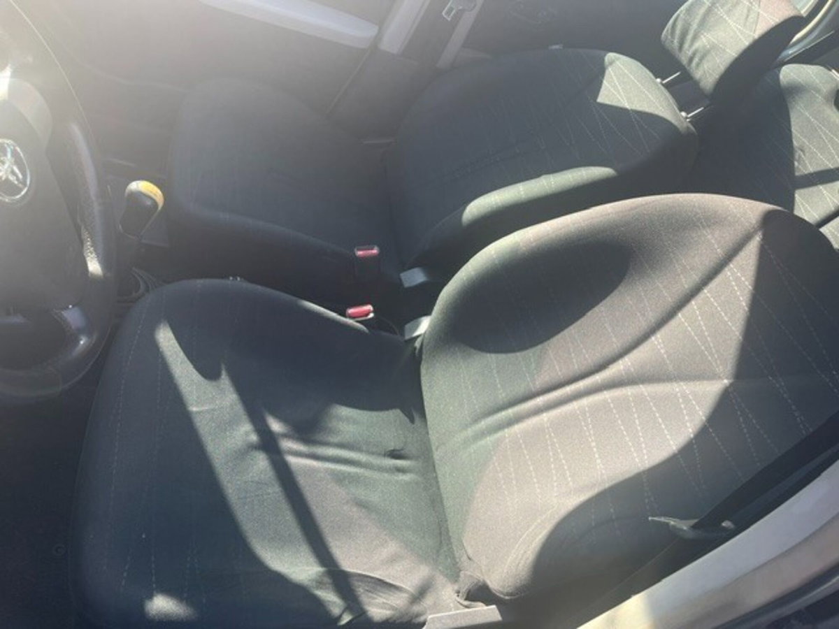 Toyota Yaris 1.0 5 porte (9)