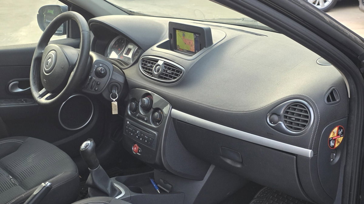 Renault Clio 1.2 16V 5 porte GPL Dynamique (9)