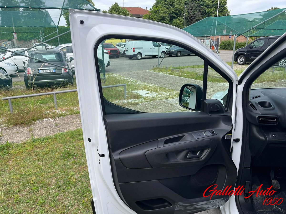 Fiat Doblò Furgone van d.cab XL 1.5 diesel 130cv auto (10)