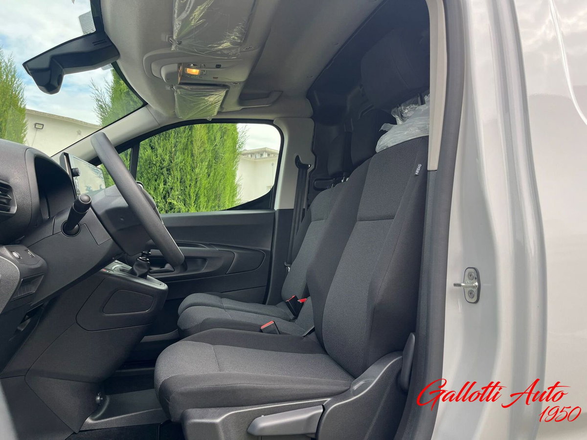 Fiat Doblò Furgone van d.cab XL 1.5 diesel 130cv auto (11)