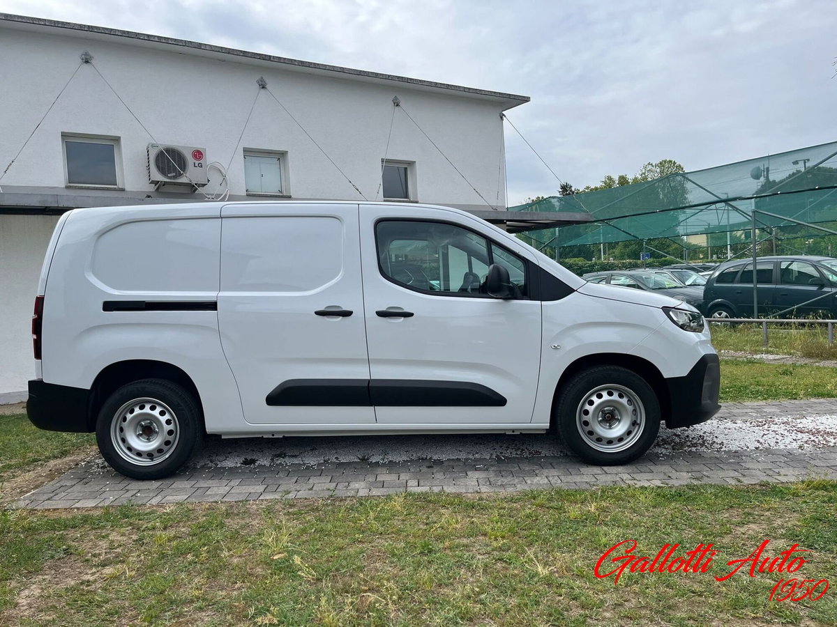 Fiat Doblò Furgone van d.cab XL 1.5 diesel 130cv auto (17)