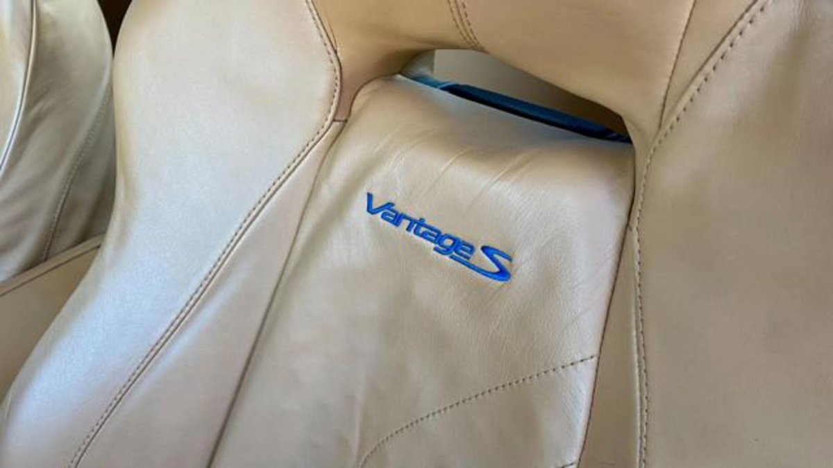 Aston Martin V8 Vantage Coupé V8 Vantage S Coupé Sportshift (14)