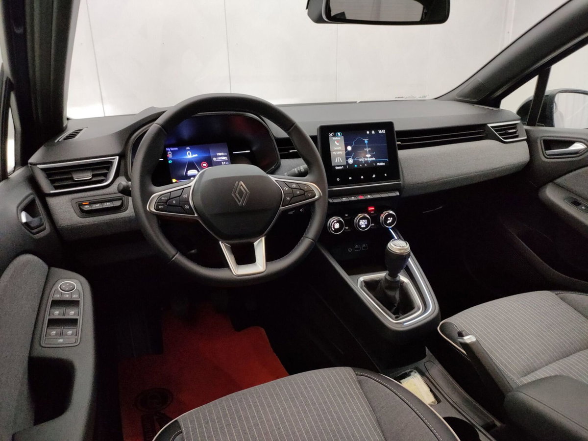 Renault Clio 1.0 tce Techno 90cv (9)