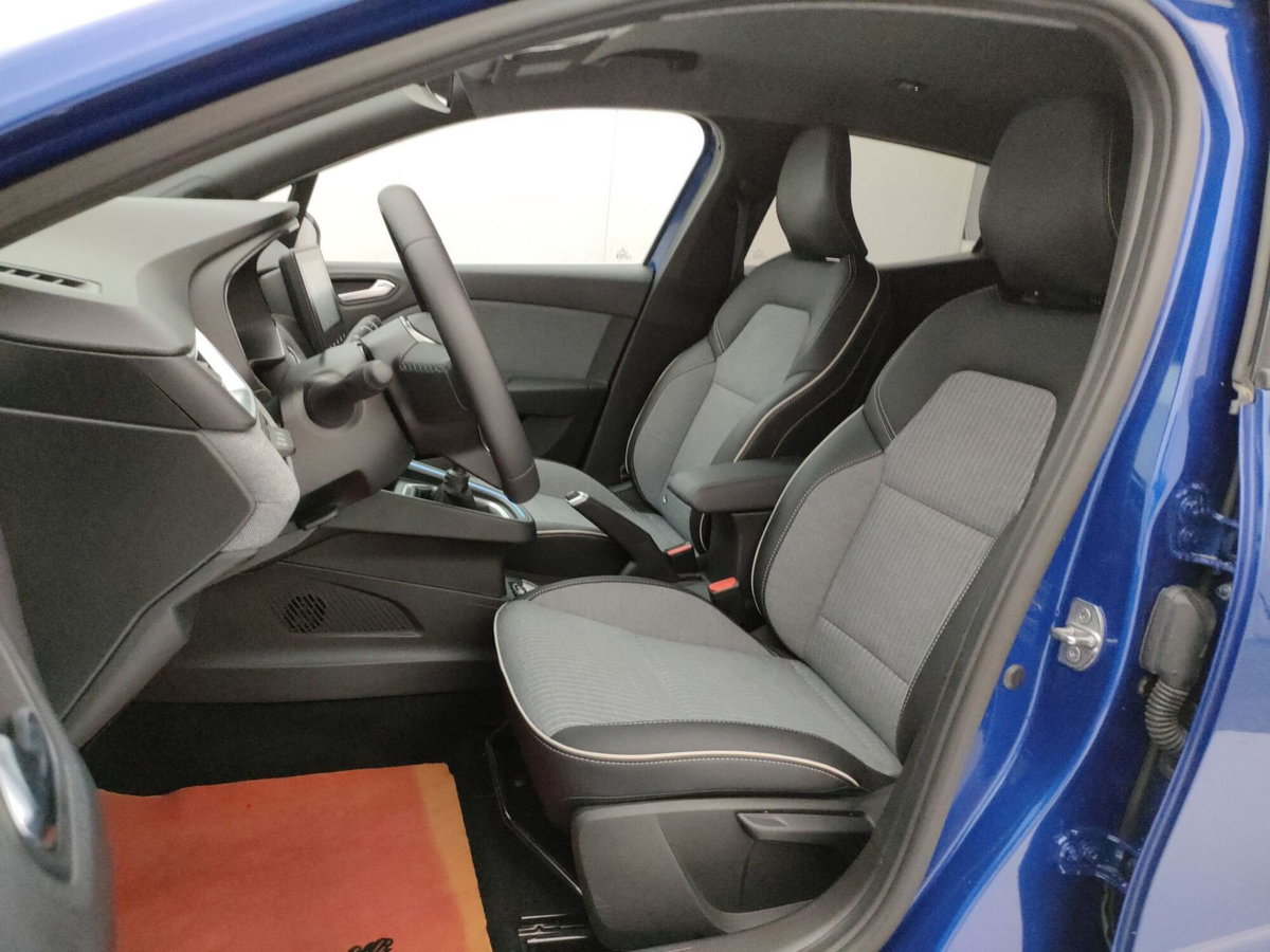 Renault Clio 1.0 tce Techno 90cv (7)