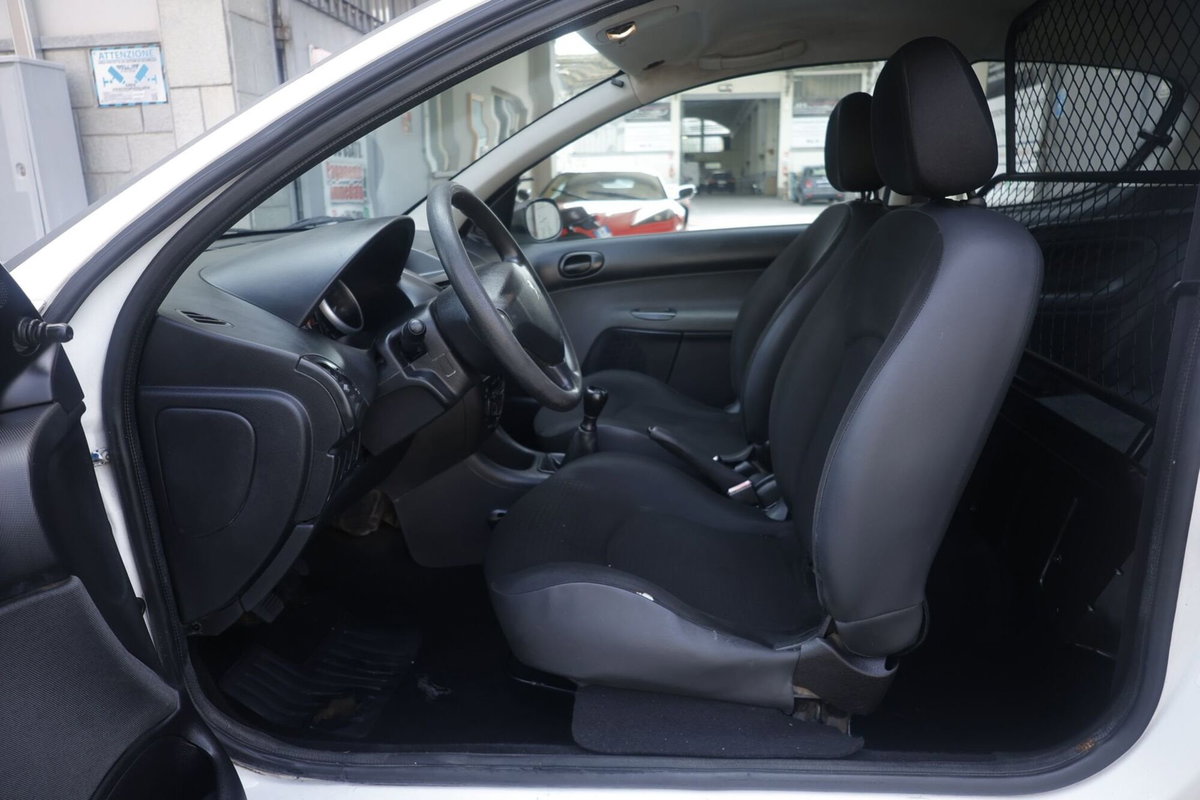 Peugeot 206 HDi 70CV 3p. XAD Van FAP (12)