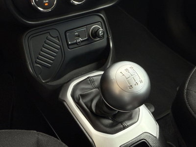 Jeep Renegade 1.6 E-TorQ EVO Sport (7)