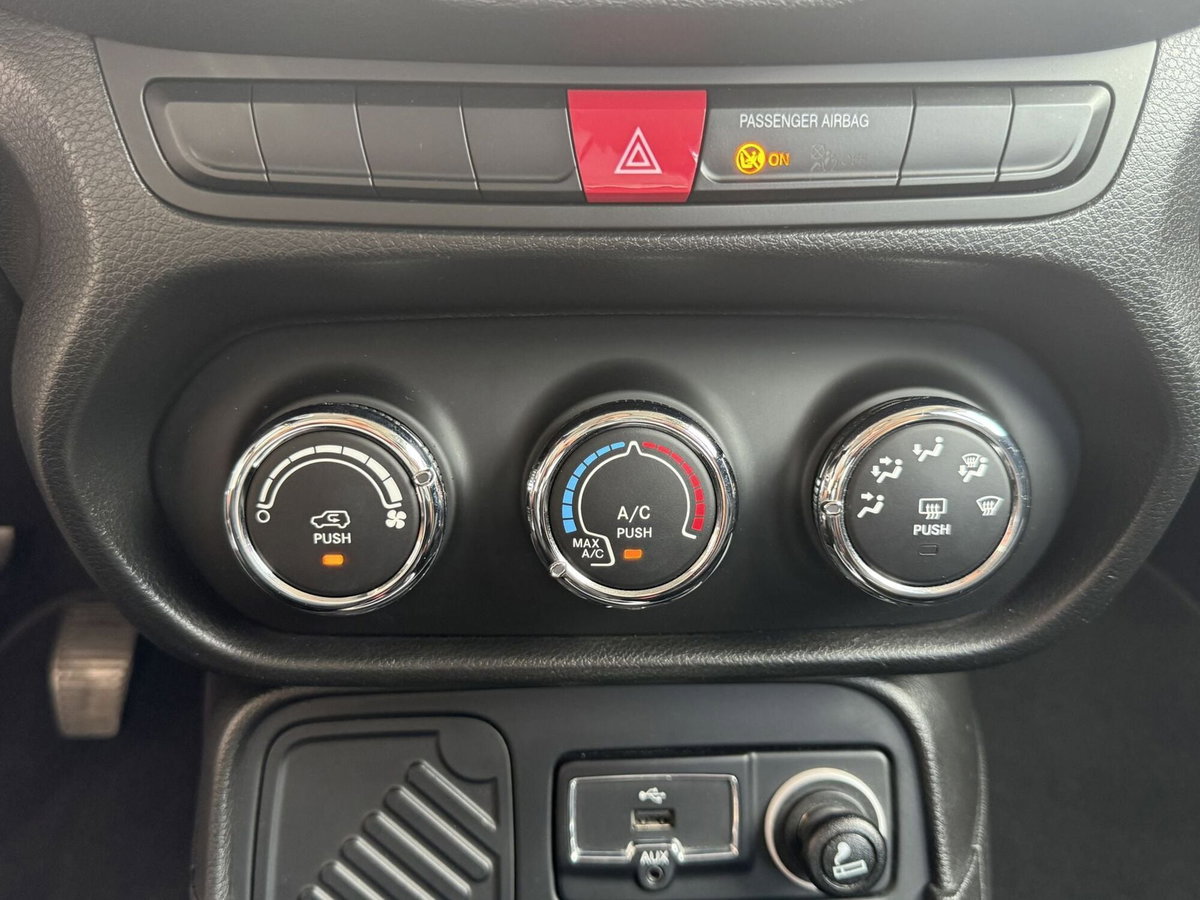 Jeep Renegade 1.6 E-TorQ EVO Sport (9)