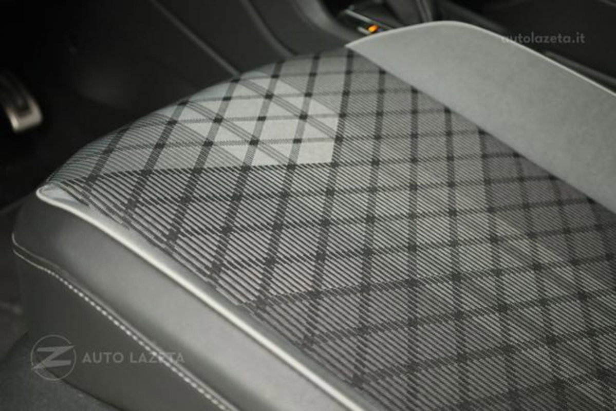 Volkswagen Tiguan 2.0 TDI 150 CV SCR DSG 4MOTION R-Line (10)