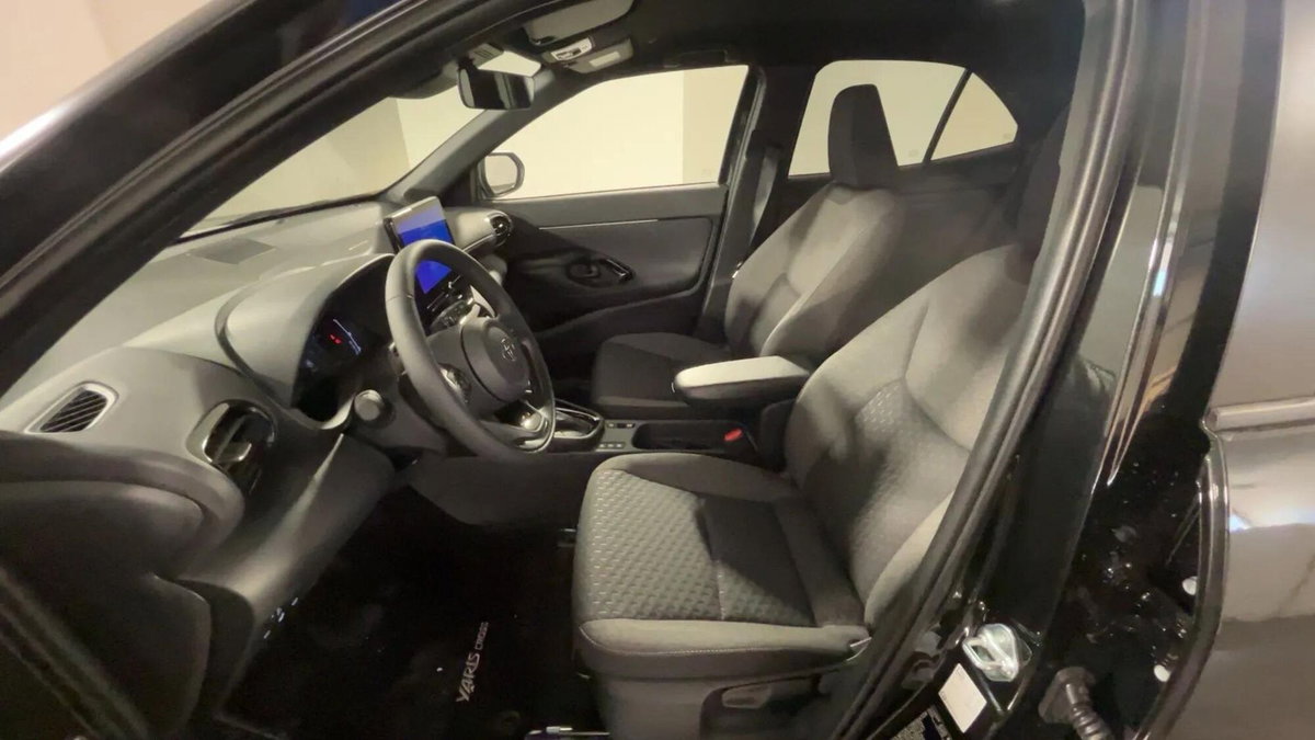 Toyota Yaris Cross Trend fwd 115cv e-cvt (16)