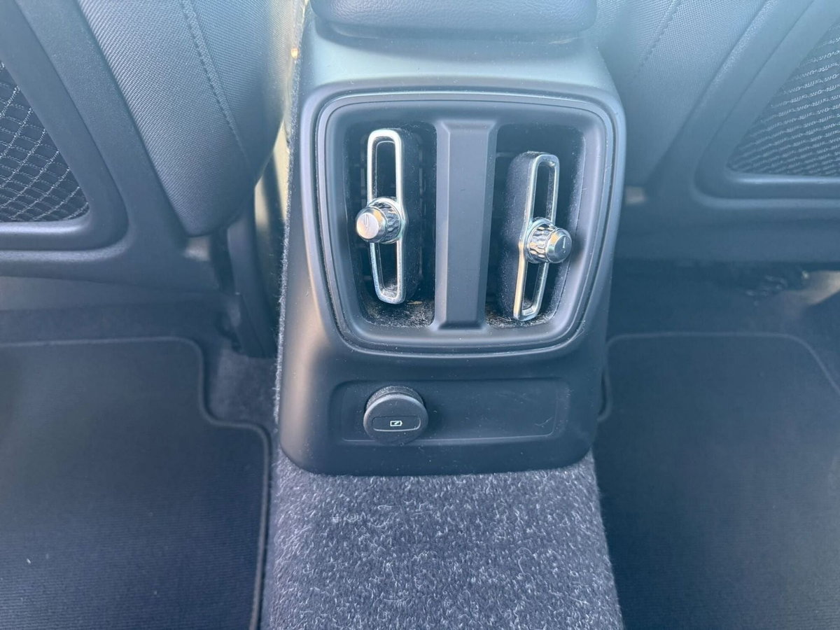 Volvo XC40 T5 Recharge Plug-in Hybrid Inscription (17)