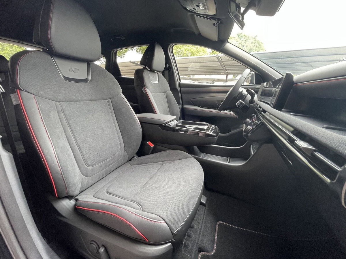 Hyundai Tucson 1.6 hev Xtech 2wd 239cv auto (16)
