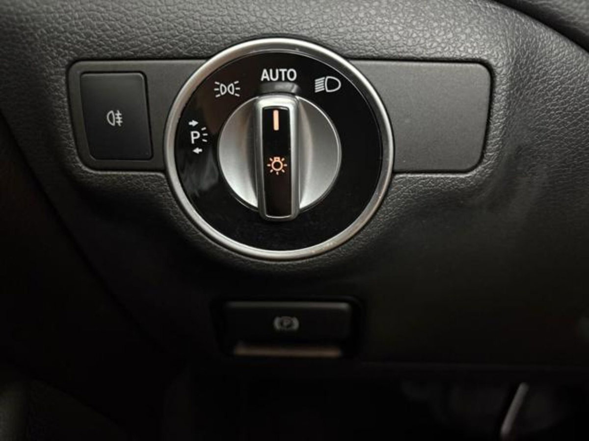 Mercedes-Benz GLA SUV 180 d Executive (20)