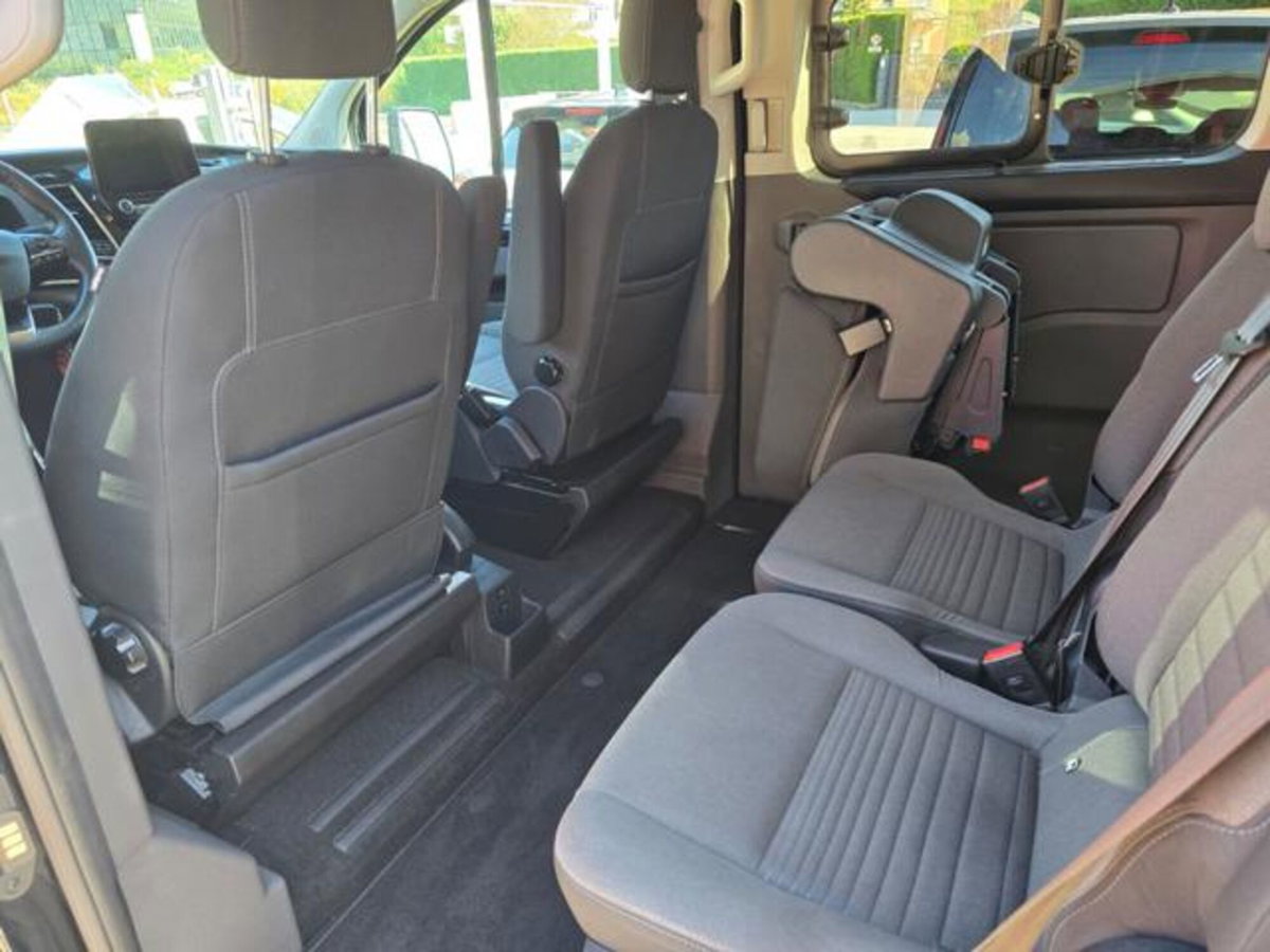 Ford Tourneo Custom 320 2.0 EcoBlue 150CV MHEV PC Titanium (8)