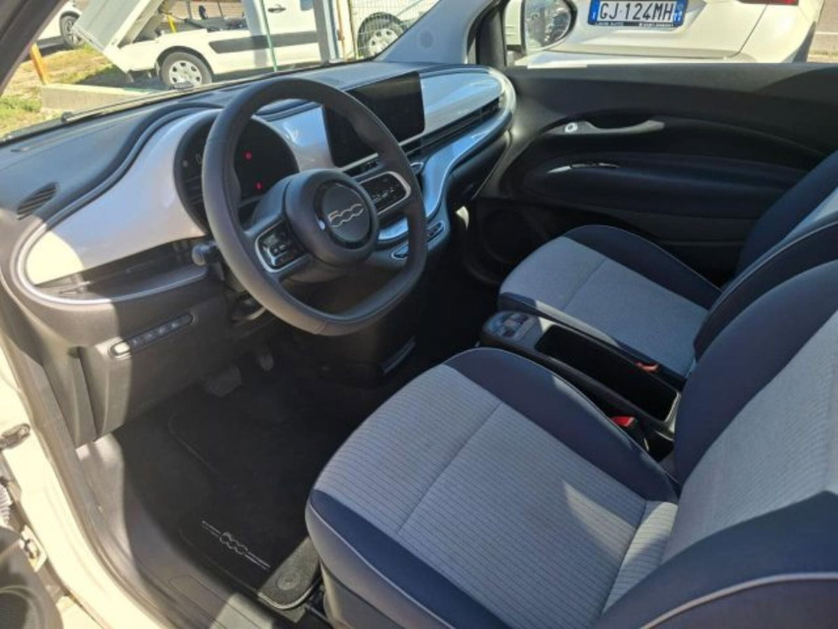 Fiat 500e Icon Berlina 42 kWh (7)