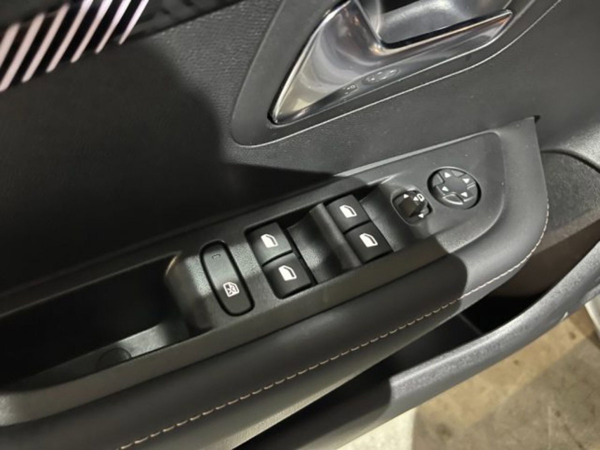 Peugeot 208 1.2 puretech Active s&s 100cv (16)