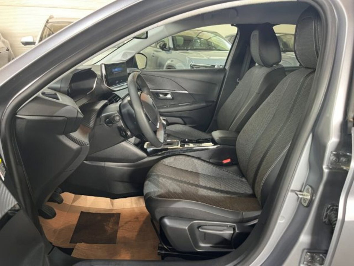 Peugeot 208 1.2 puretech Active s&s 100cv (10)