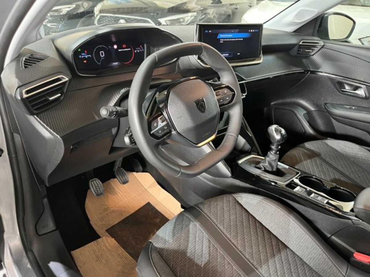 Peugeot 208 1.2 puretech Active s&s 100cv (9)