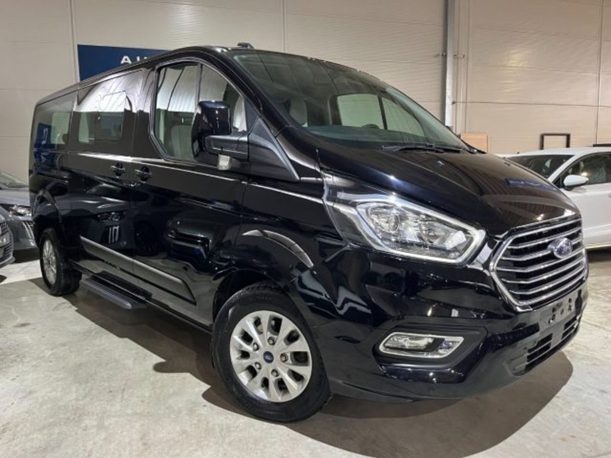 Ford Tourneo Custom 320 2.0 EcoBlue 150CV PL Titanium (2)