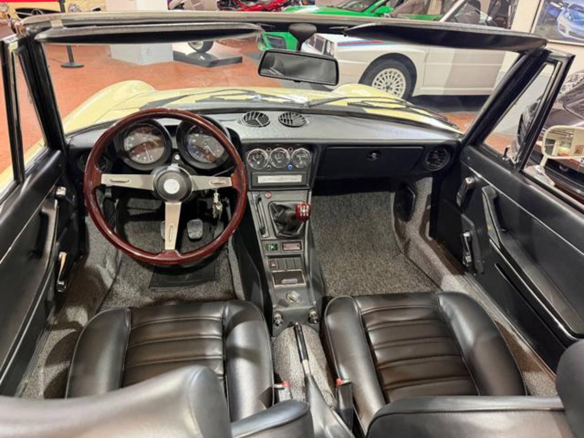 Alfa Romeo Spider 2.0 Veloce (11)