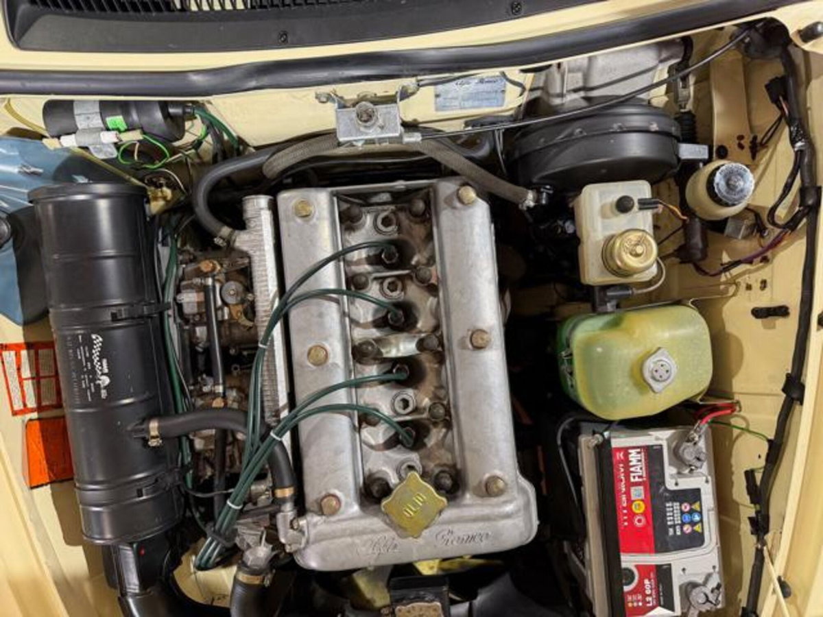 Alfa Romeo Spider 2.0 Veloce (15)