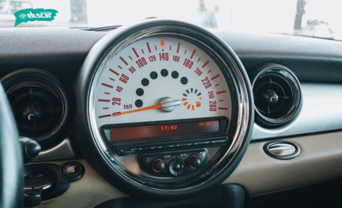 MINI Mini 1.6 16V Cooper (10)