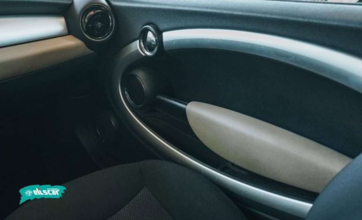 MINI Mini 1.6 16V Cooper (11)