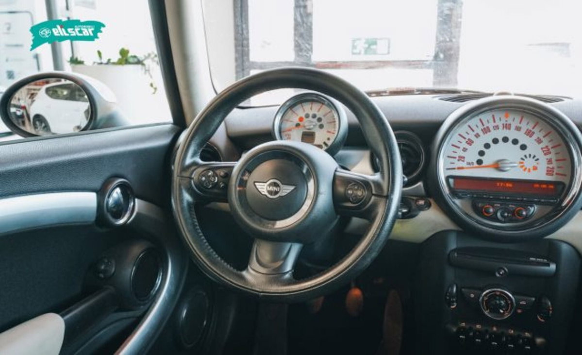 MINI Mini 1.6 16V Cooper (8)