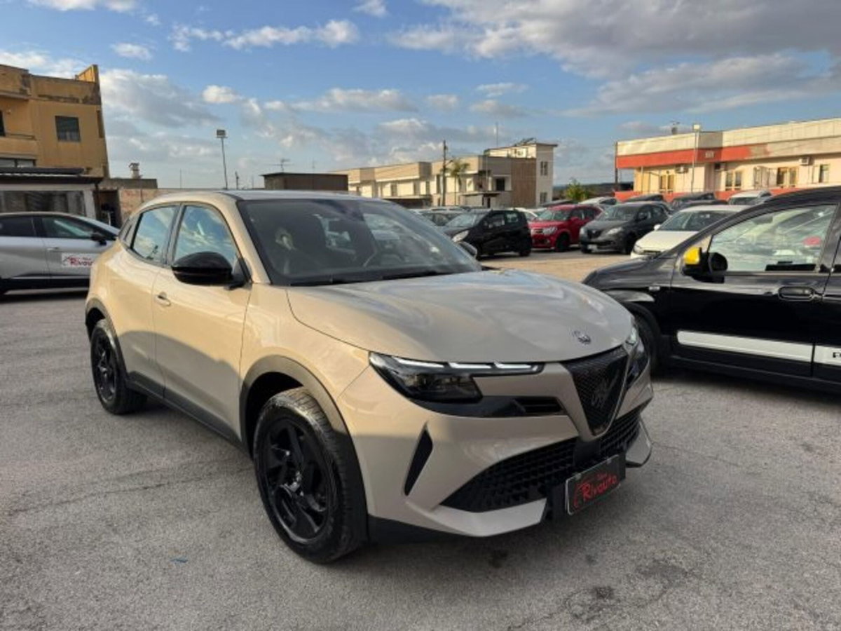 Alfa Romeo Junior 1.2 ibrida 145cv edct6 (4)