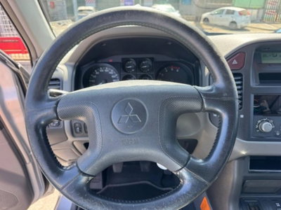 Mitsubishi Pajero 2.5 TDI 3p. GLX (10)