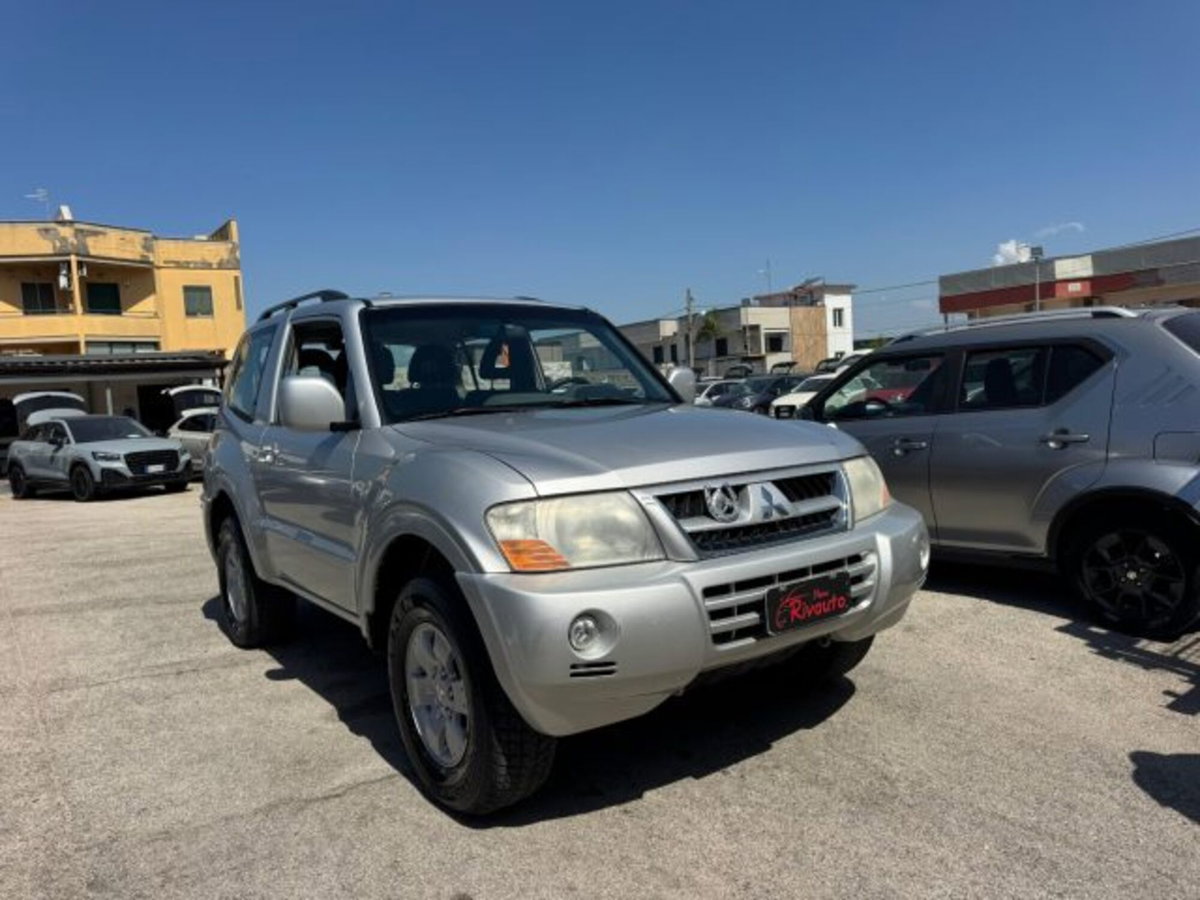 Mitsubishi Pajero 2.5 TDI 3p. GLX (2)