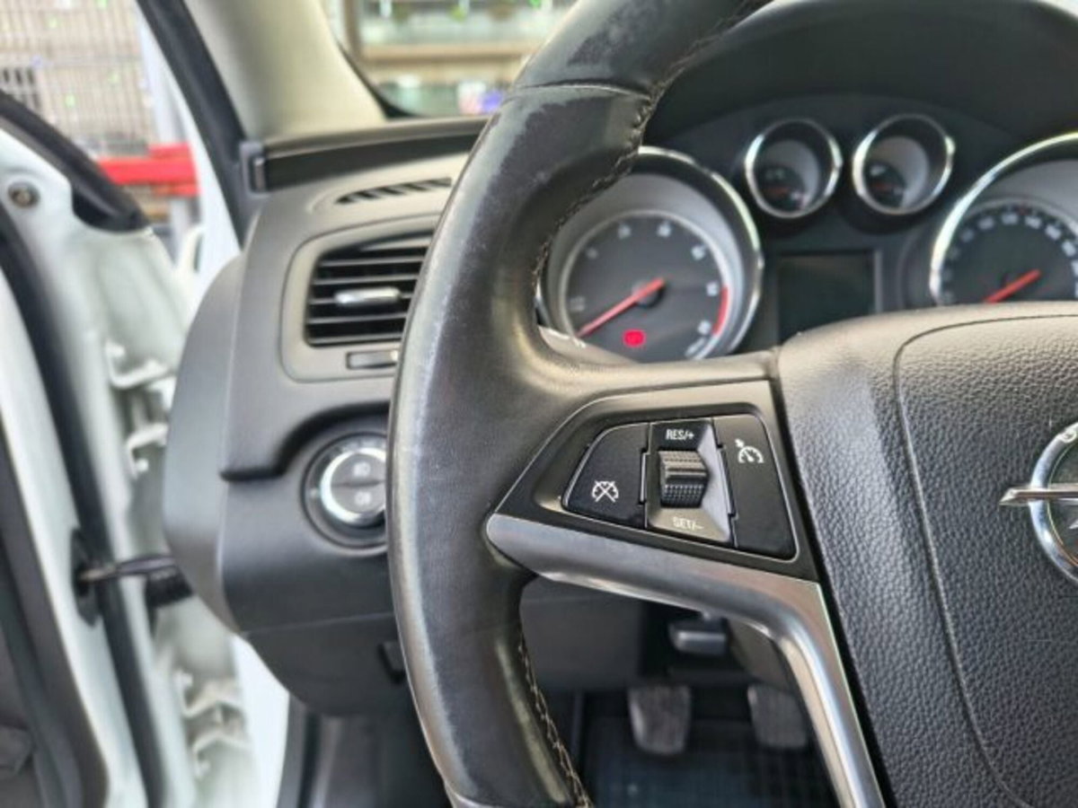 Opel Insignia CDTI 4x4 160CV 4 porte Elective (10)
