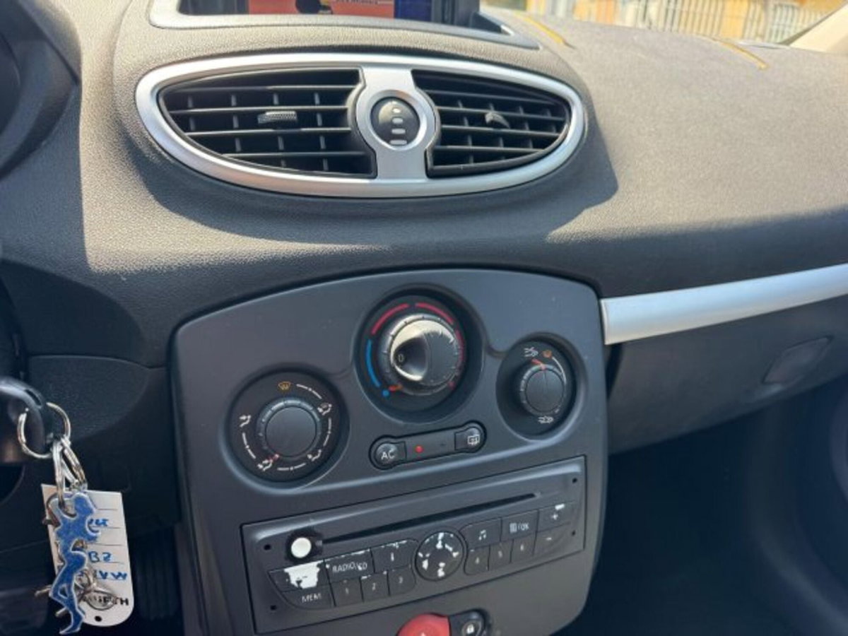 Renault Clio 1.2 16V 5 porte GPL Dynamique (12)