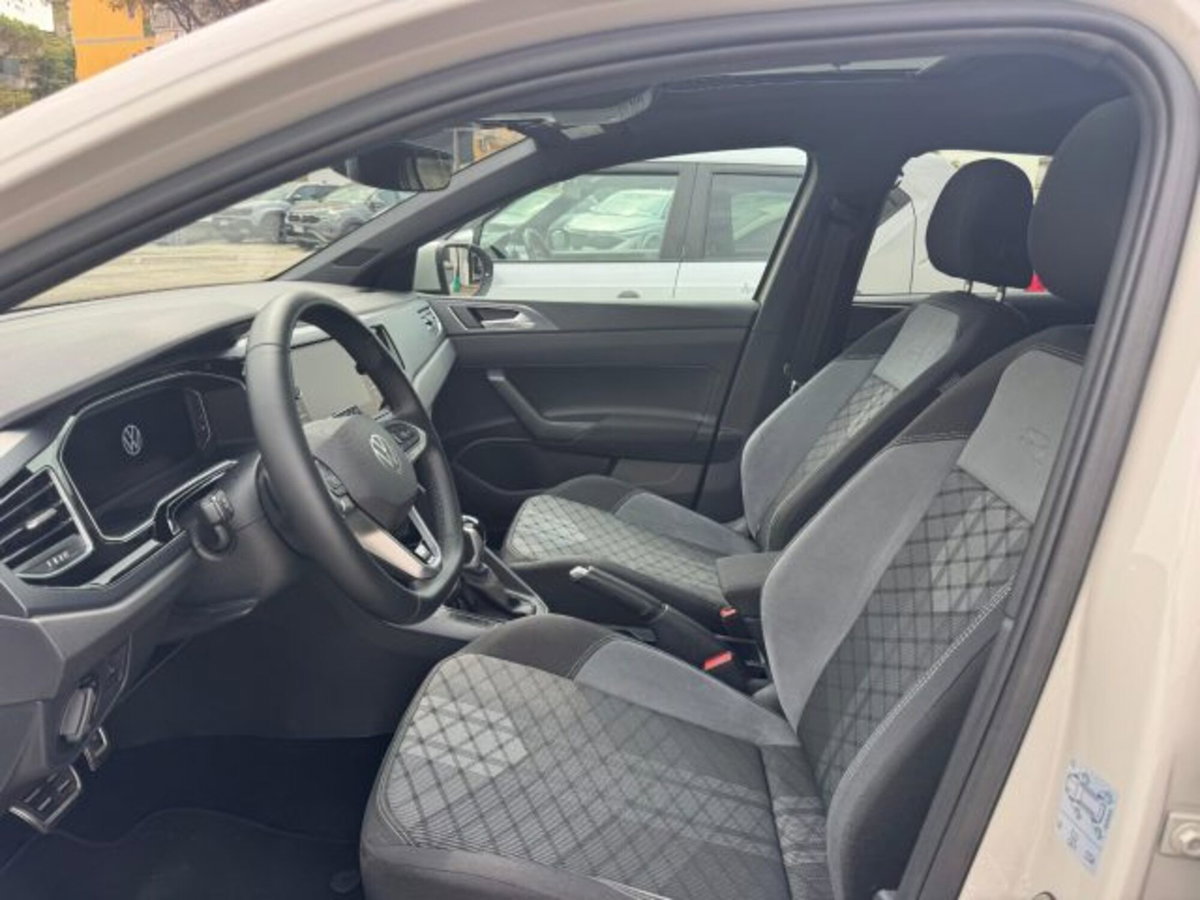 Volkswagen Taigo 1.0 TSI 110 CV DSG R-Line (16)