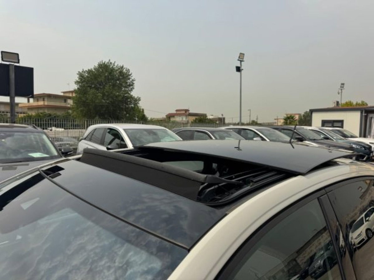 Volkswagen Taigo 1.0 TSI 110 CV DSG R-Line (9)