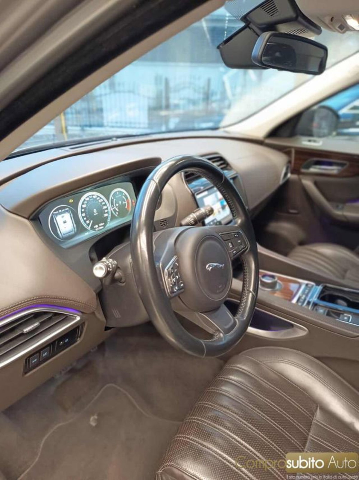 Jaguar F-Pace 2.0 D 180 CV AWD Portfolio (15)