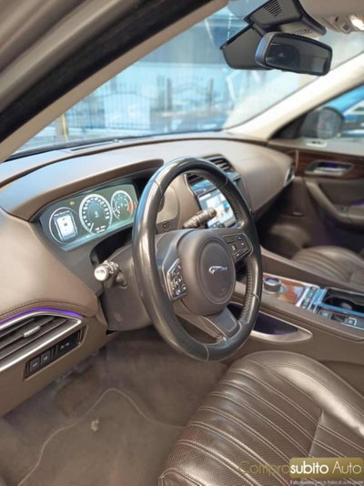 Jaguar F-Pace 2.0 D 180 CV AWD Portfolio (15)