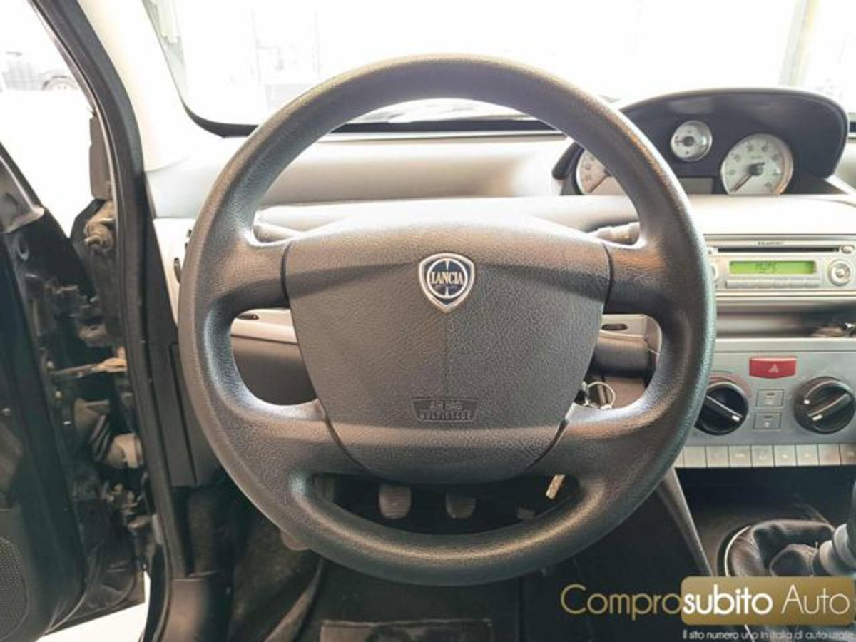 Lancia Ypsilon 1.2 Passion (14)