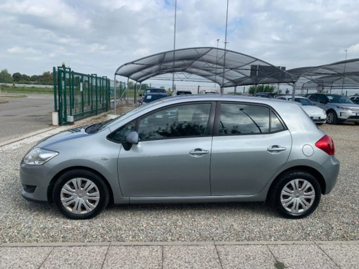 Toyota Auris 1.4 D-4D 5 porte Sol (2)
