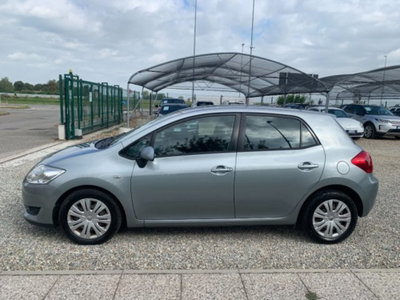 Toyota Auris 1.4 D-4D 5 porte Sol (2)