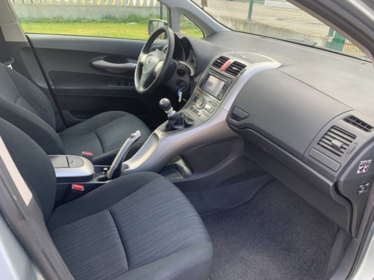 Toyota Auris 1.4 D-4D 5 porte Sol (9)