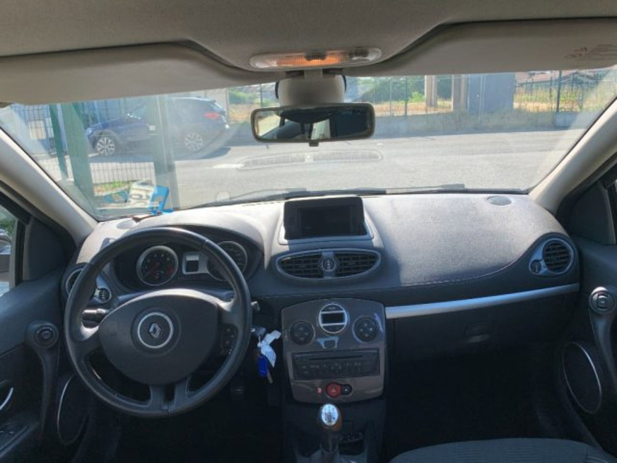 Renault Clio 1.2 16V 5 porte Luxe (11)