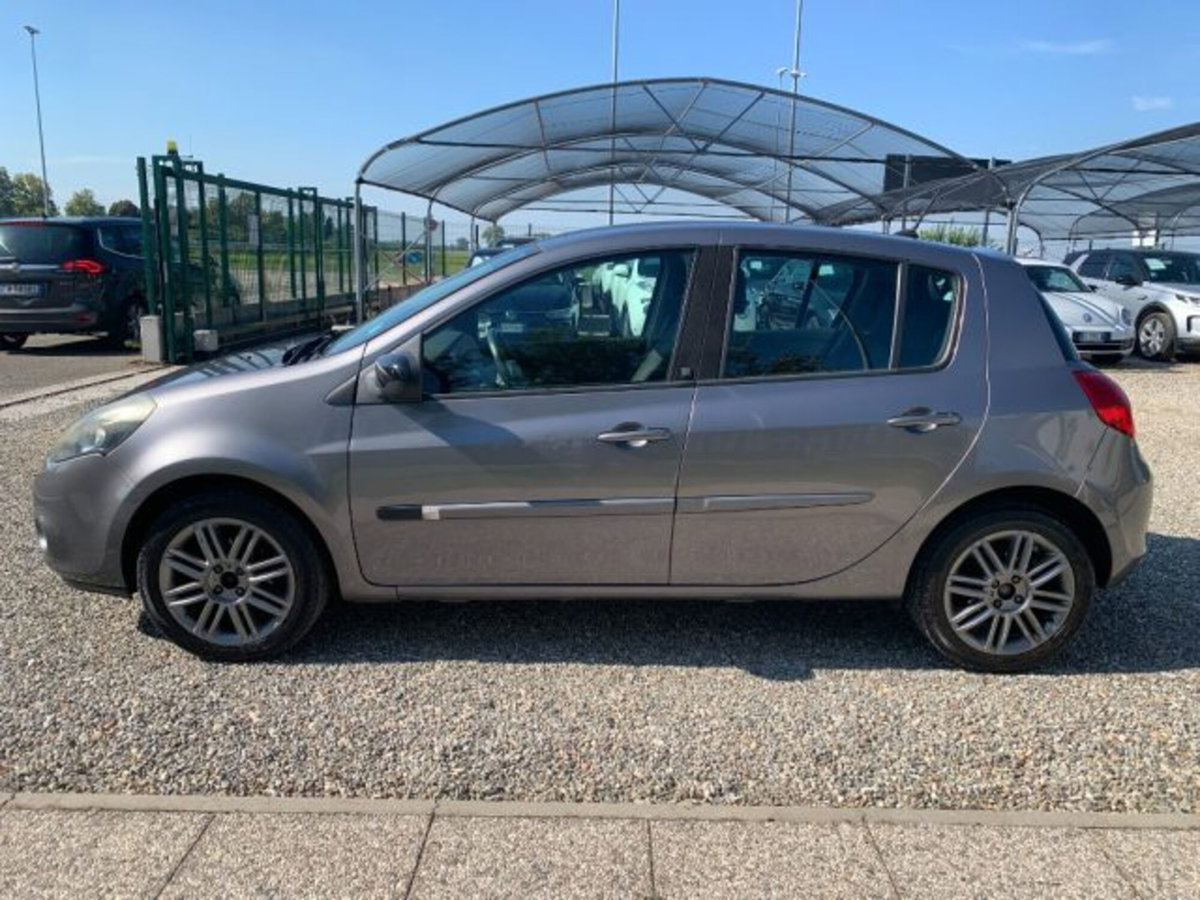 Renault Clio 1.2 16V 5 porte Luxe (2)