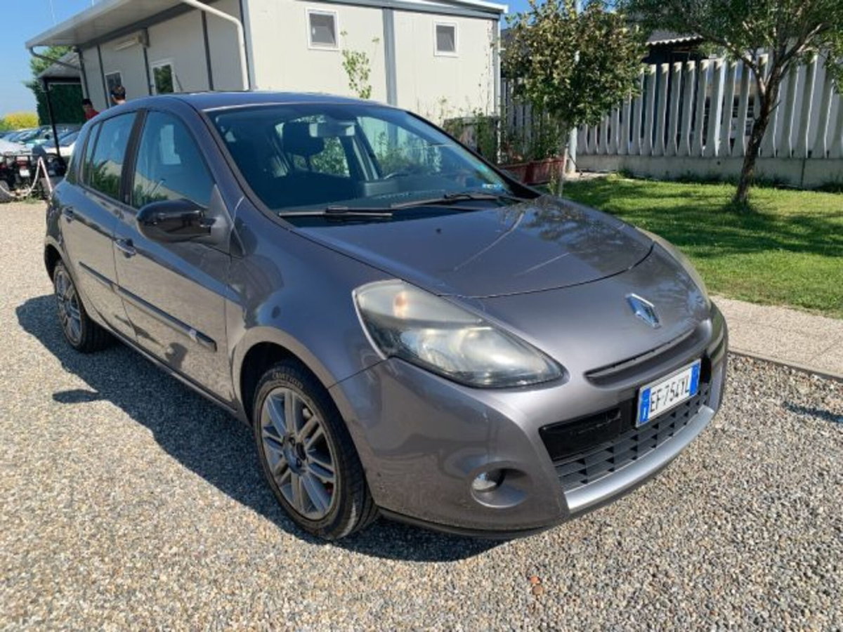 Renault Clio 1.2 16V 5 porte Luxe (7)